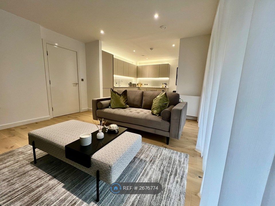 Property photo 1 of 17 Living Room