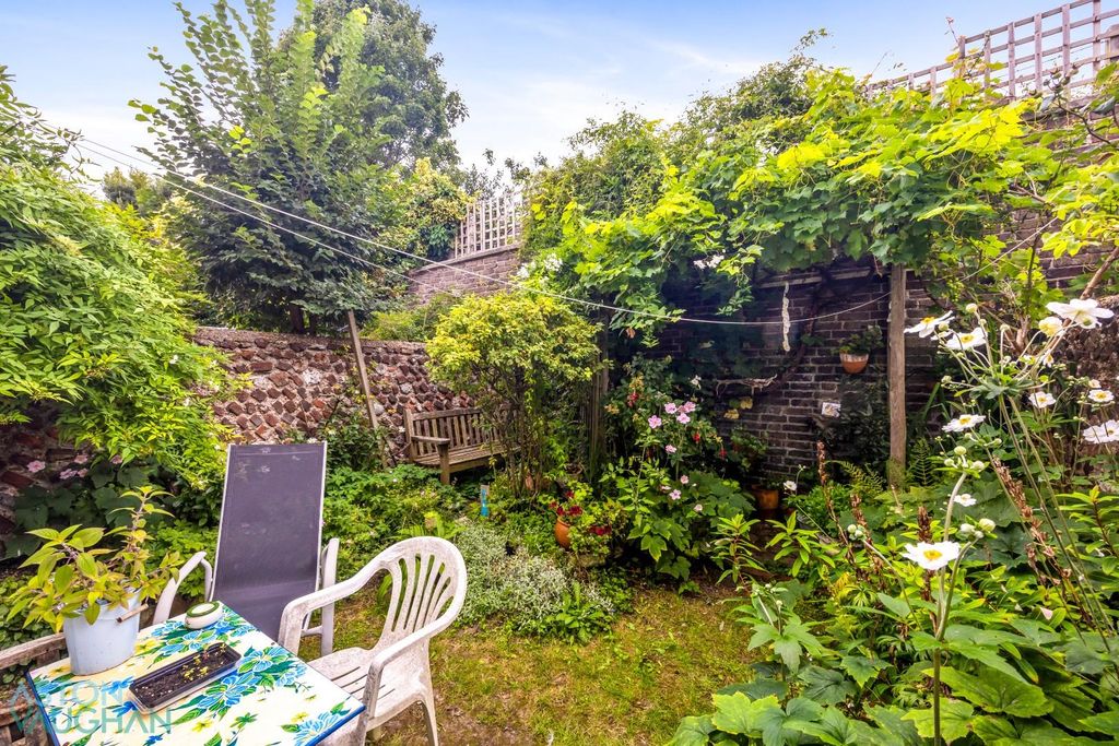 Property photo 2 of 22