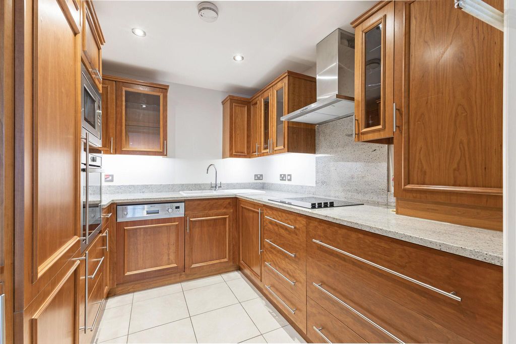 Property photo 3 of 21 Image