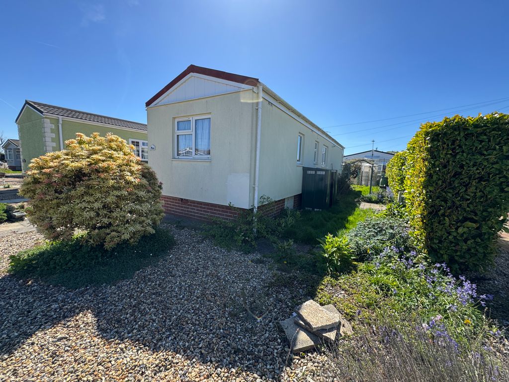 Property photo 3 of 11 Image00002