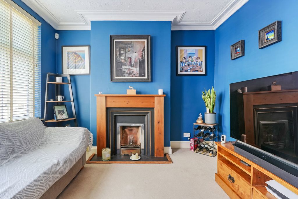 Property photo 2 of 17