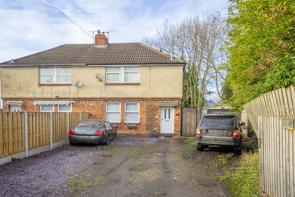 Property photo 1 of 16 Driveway