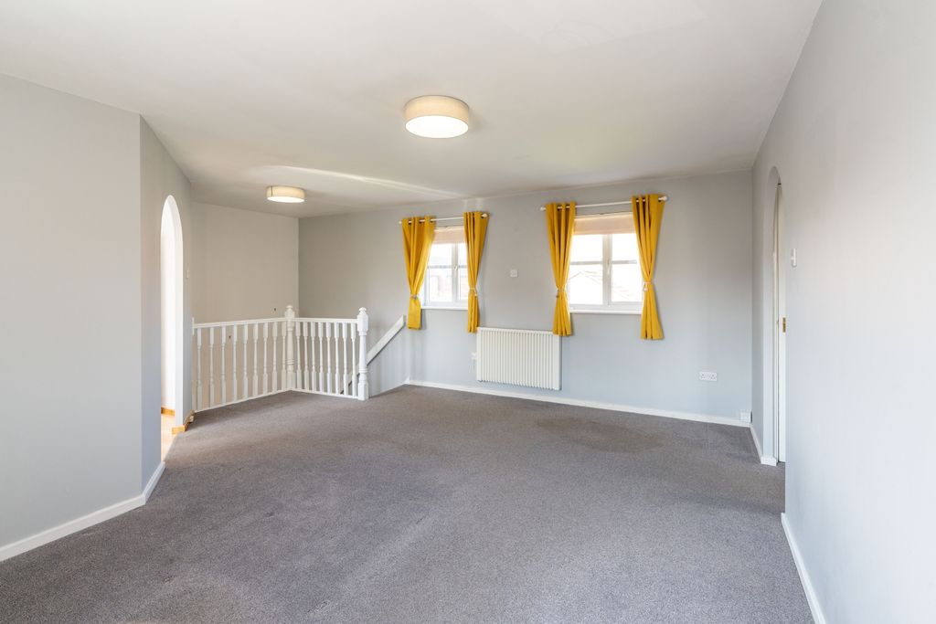 Property photo 3 of 11 Living Room