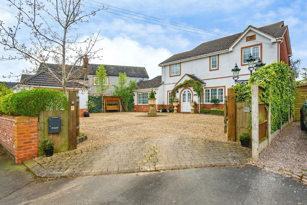 Property photo 1 of 32