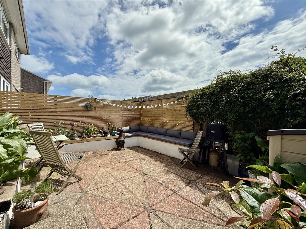 Property photo 2 of 20 Seating Area.Jpg