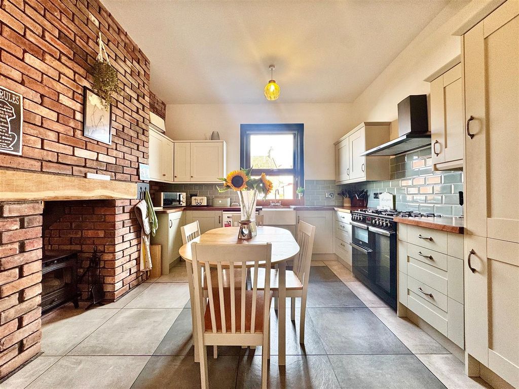 Property photo 3 of 21 Kitchen.Jpg