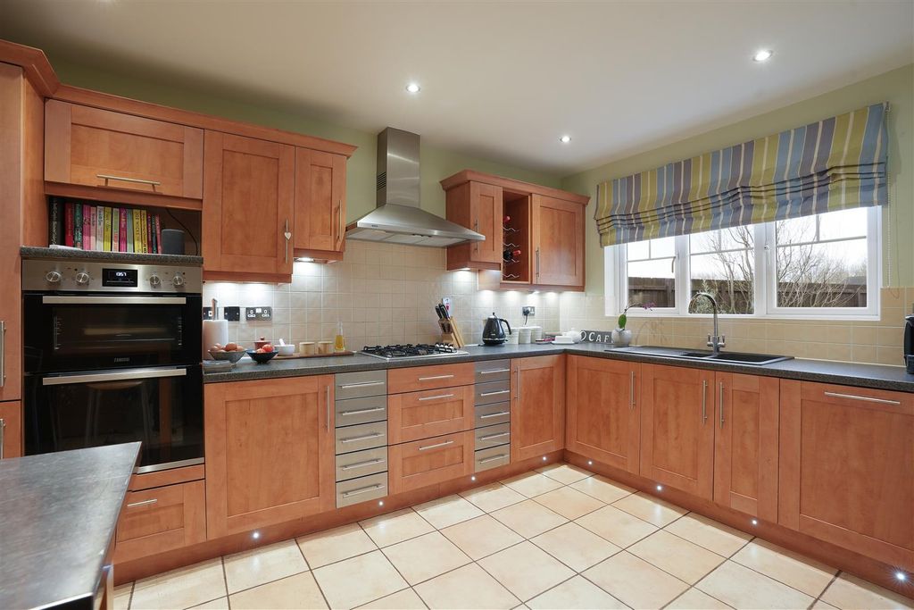 Property photo 2 of 32 Dsc07588_1.Jpg