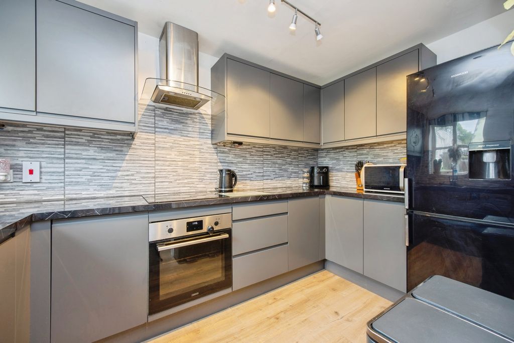 Property photo 2 of 16 Pbox-Img.Jpg
