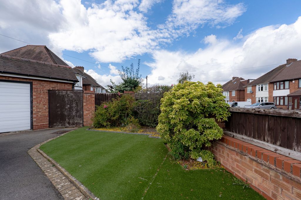 Property photo 2 of 33