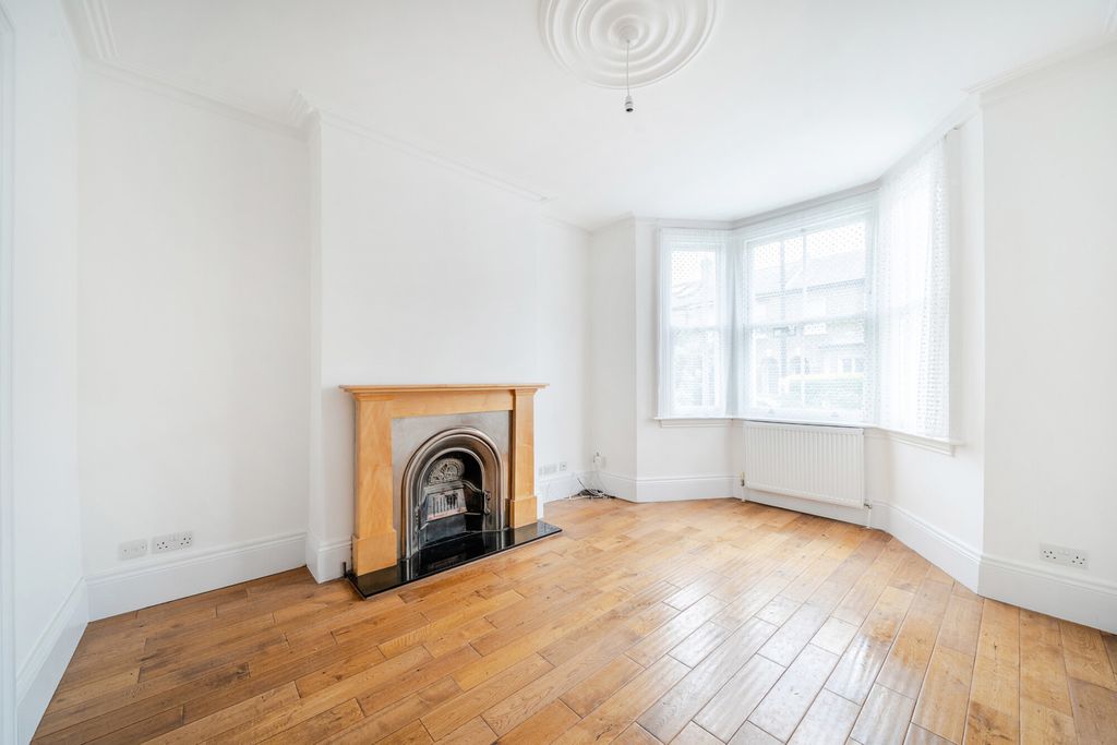 Property photo 3 of 17 Reception