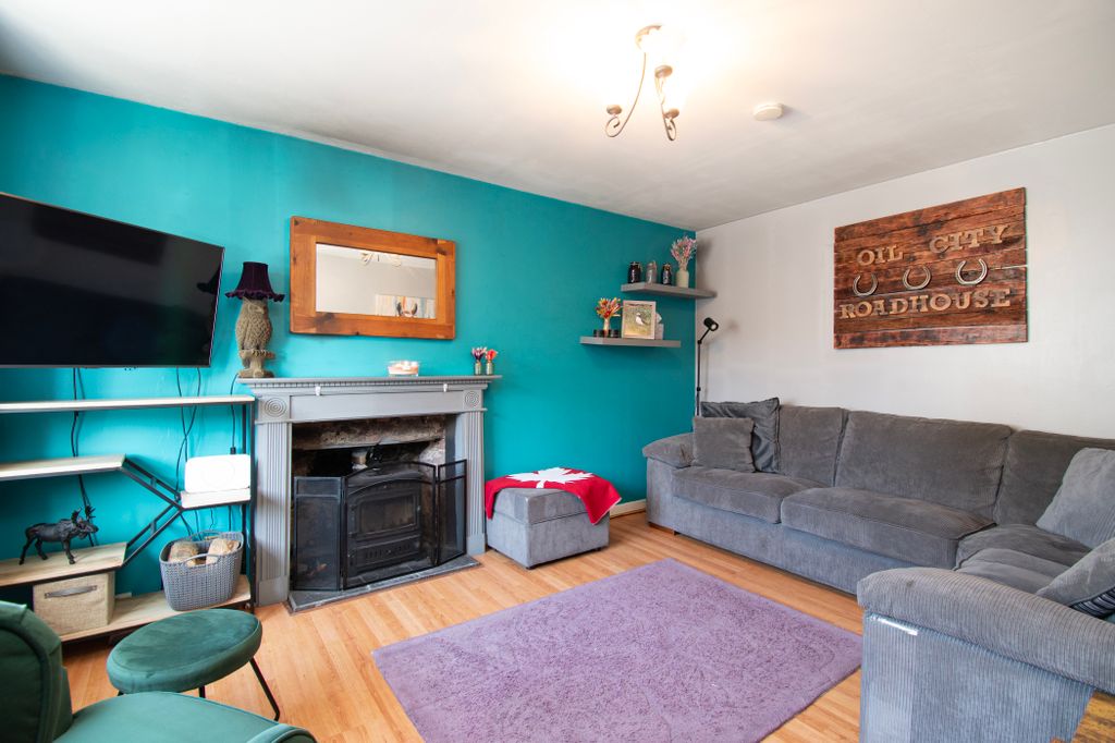 Property photo 1 of 33 Lounge