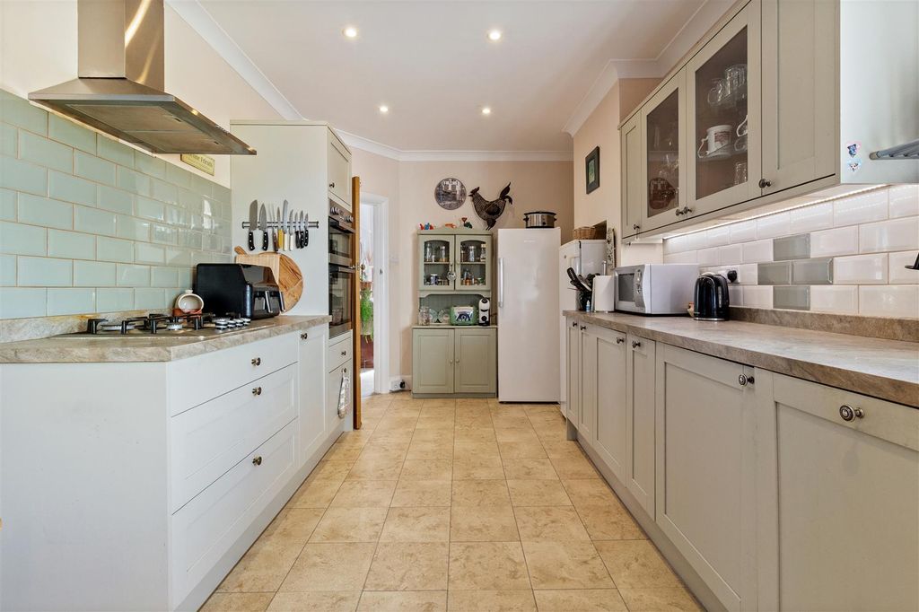 Property photo 3 of 31 Brook Barn Way, 15-013.Jpg