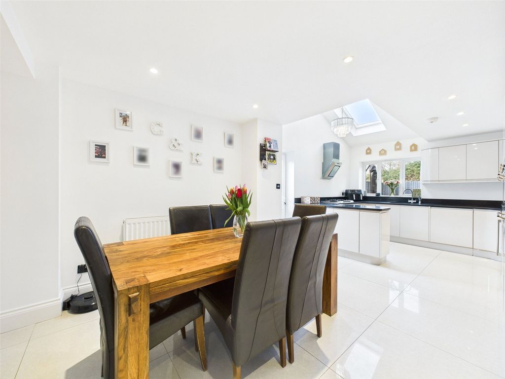 Property photo 2 of 18 Picture No. 16