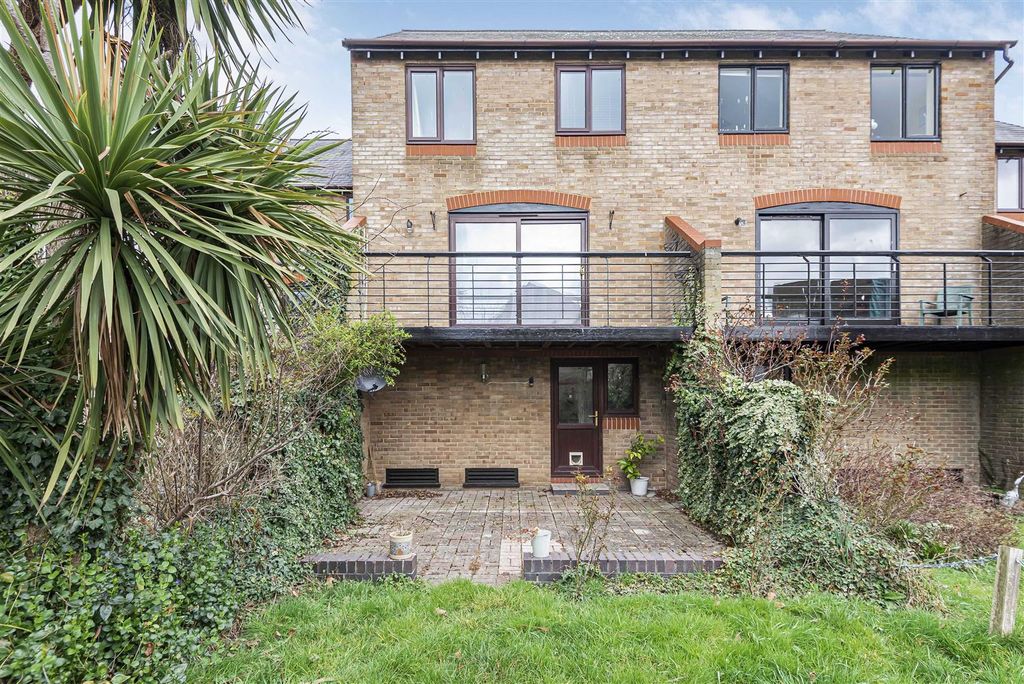 Property photo 1 of 33