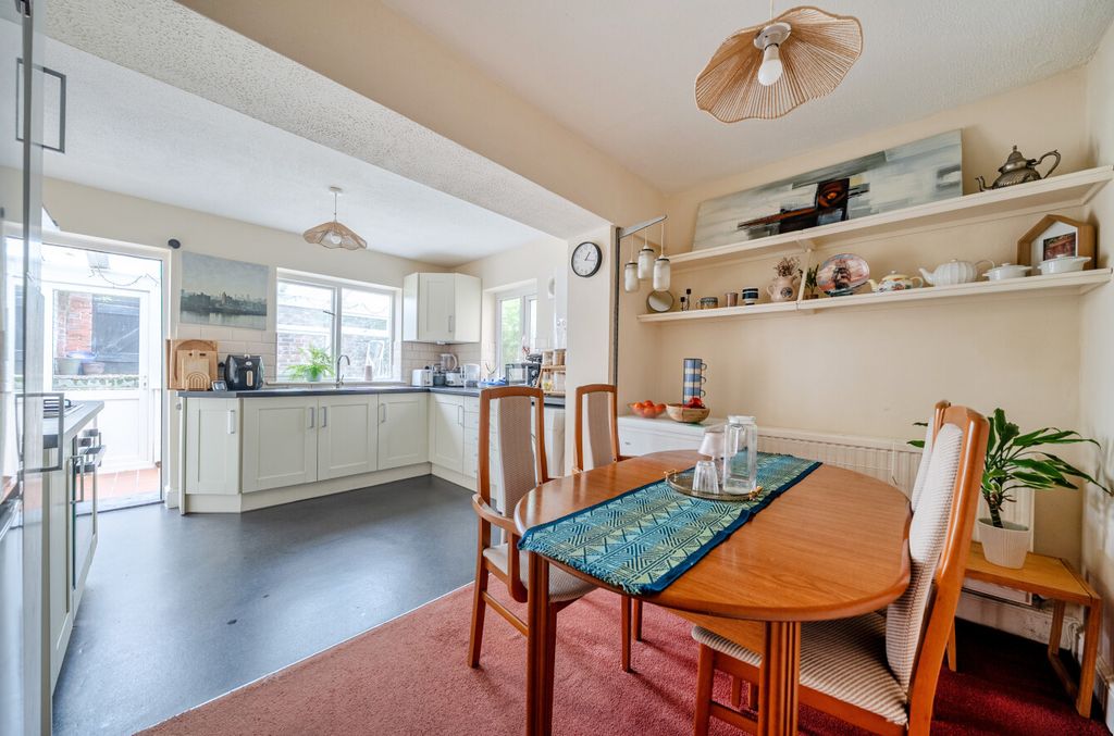Property photo 2 of 14 1537212-20-1A182d...