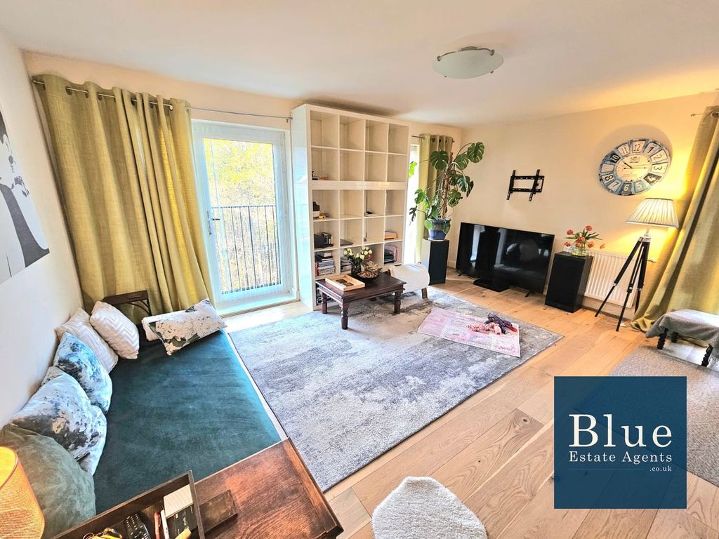 Property photo 2 of 13 Lounge