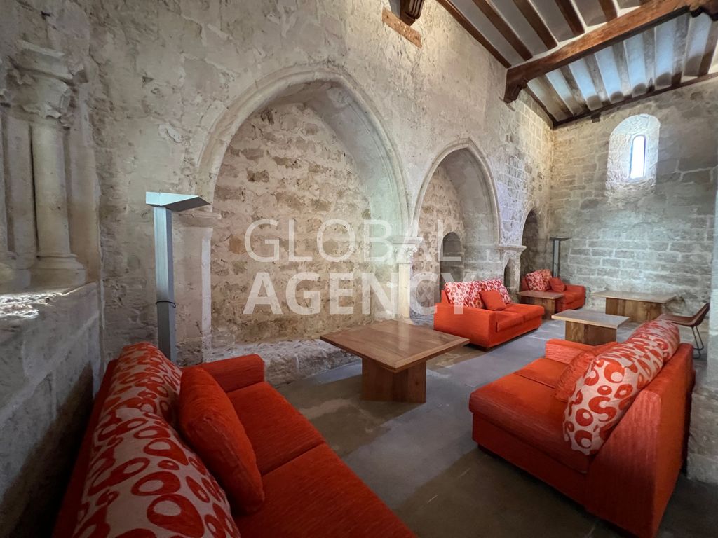 Property photo 1 of 155