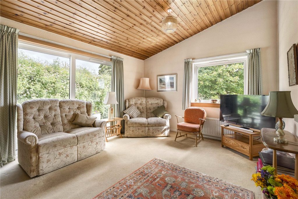 Property photo 3 of 27 Somnerfield Crescent