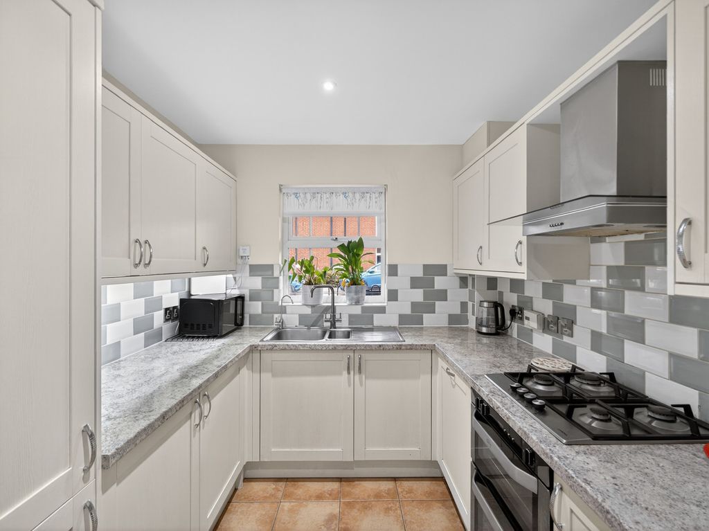 Property photo 3 of 27