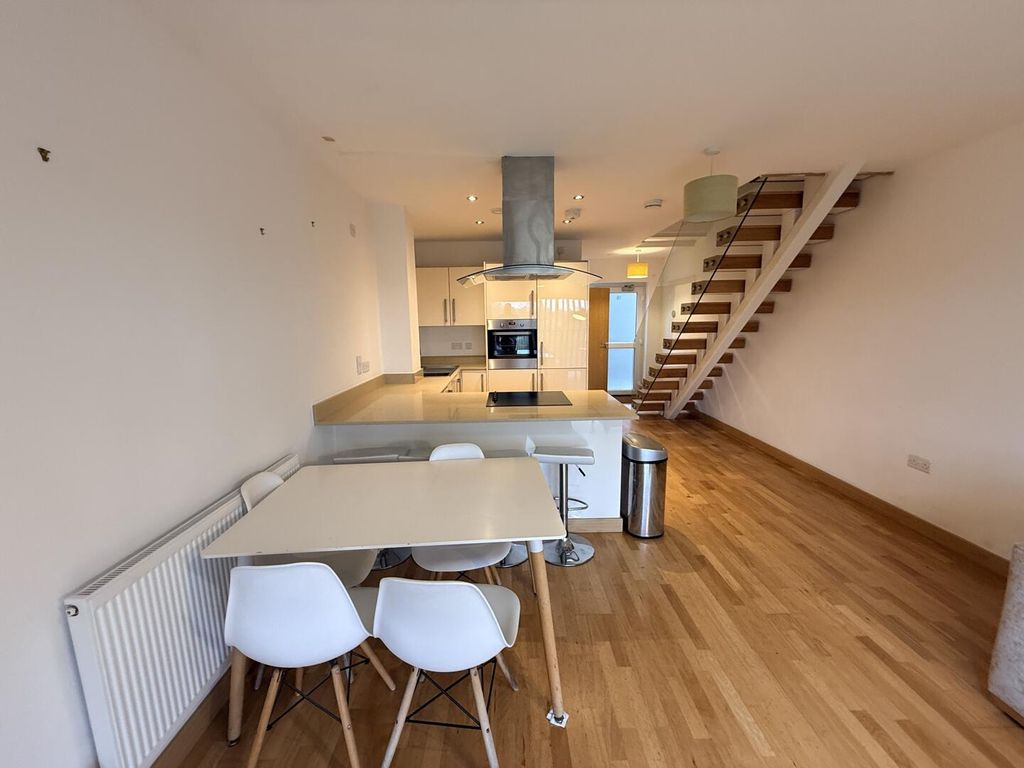 Property photo 3 of 8 Dining Area