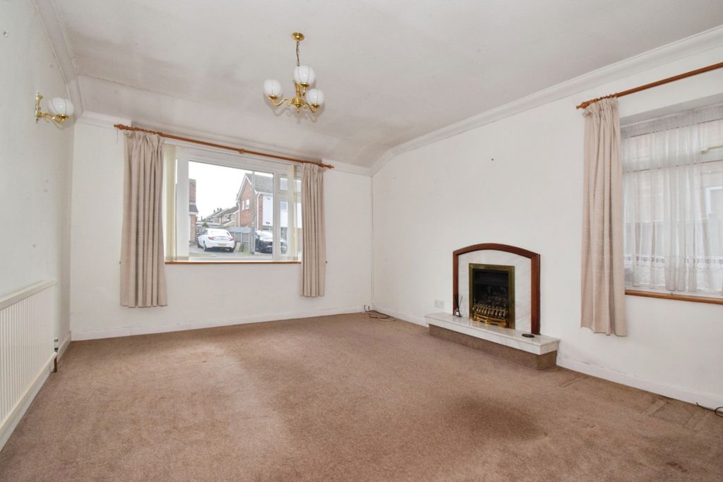 Property photo 2 of 17 Lounge