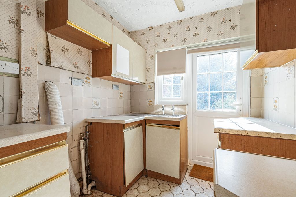 Property photo 3 of 15 Kitchen