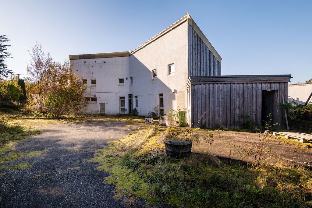 Property photo 1 of 26