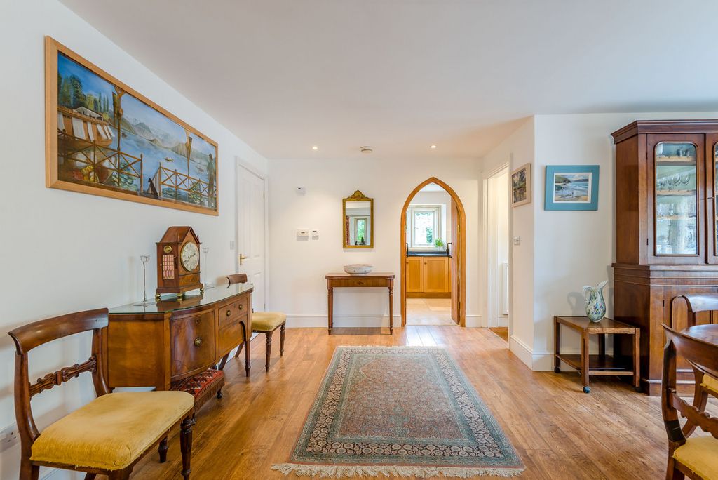 Property photo 3 of 25
