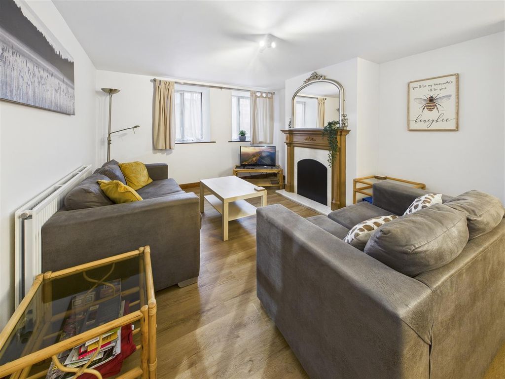 Property photo 3 of 19 Cam05476G0-Pr0053-Still004.Jpg