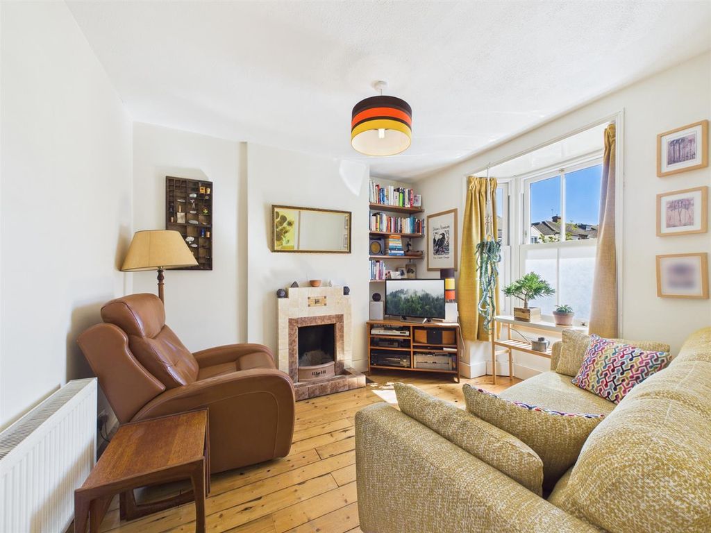 Property photo 3 of 10 Cam02435G0-Pr0241-Still007.Jpg