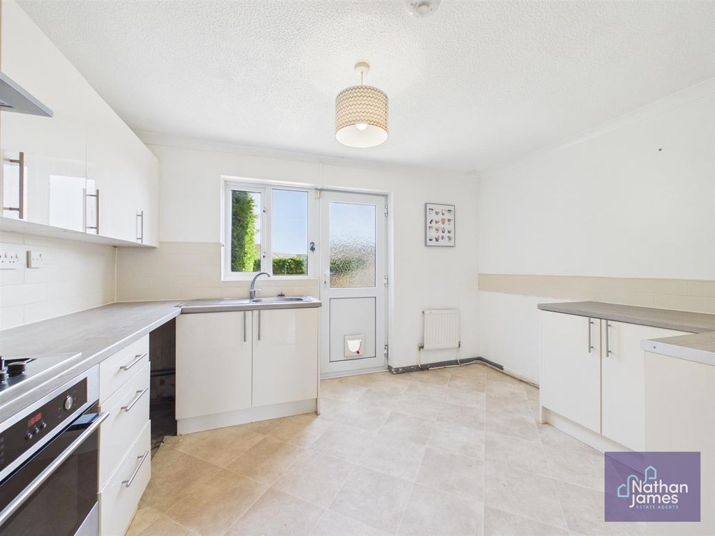 Property photo 3 of 12 Kitchen