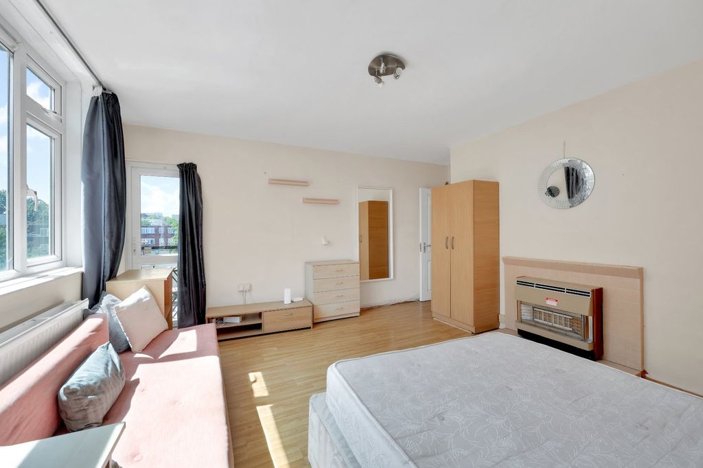 Property photo 1 of 23