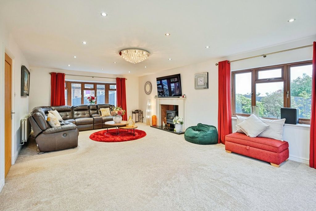 Property photo 2 of 35