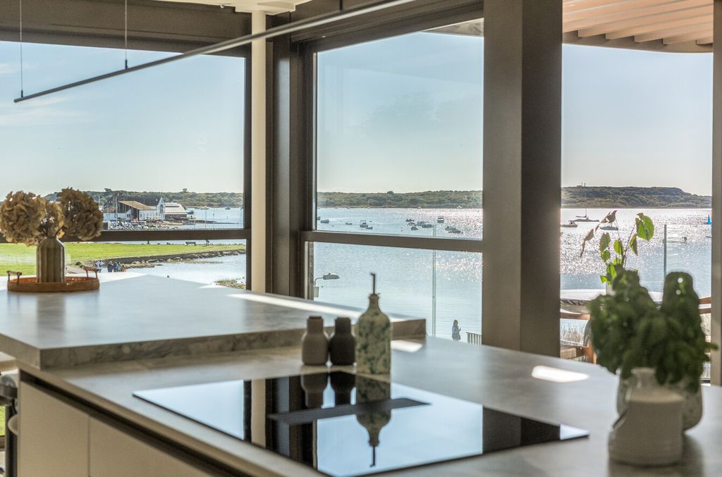 Property photo 2 of 42