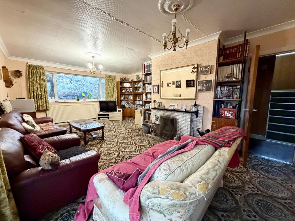 Property photo 3 of 25 Living Room