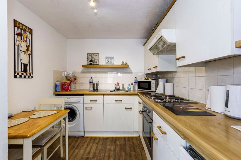 Property photo 3 of 11 Photo 8