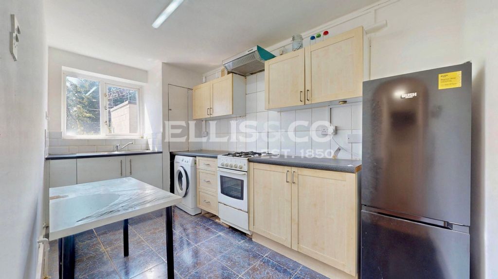 Property photo 3 of 16 Picture No. 10