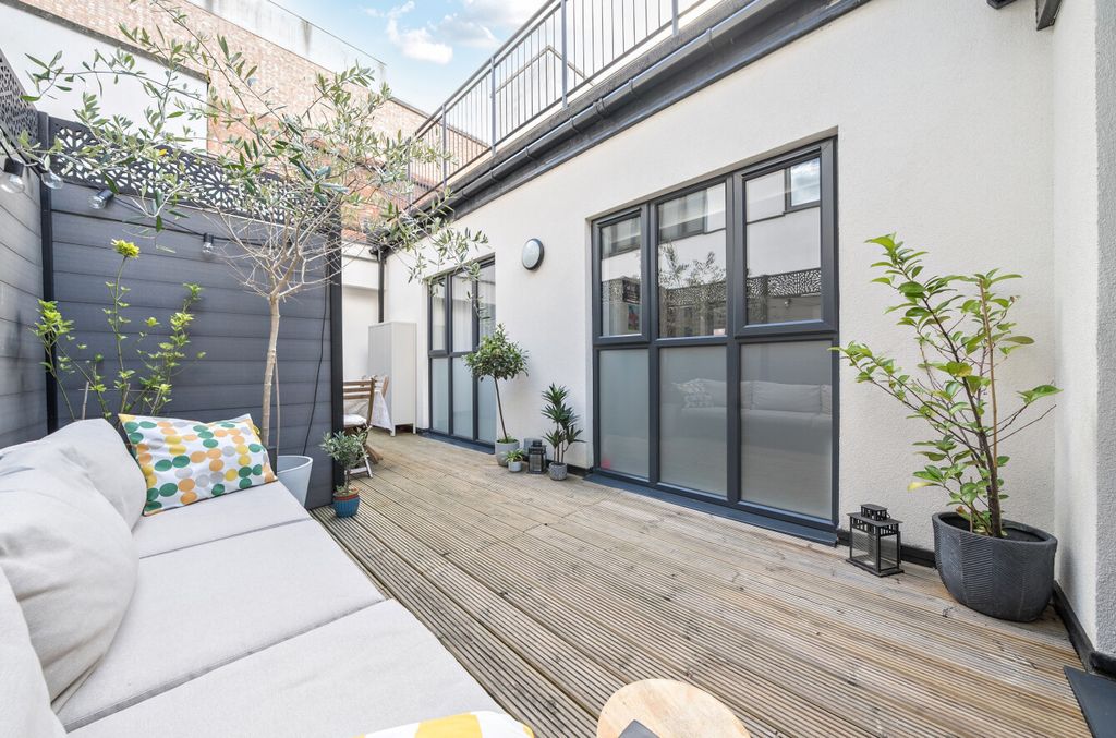 Property photo 1 of 20 1512748-21-6A9703...