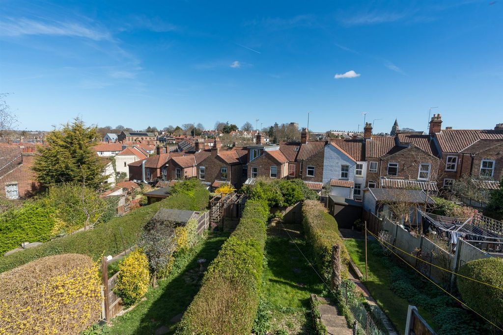 Property photo 2 of 16 41Doverstreet-017.Jpg