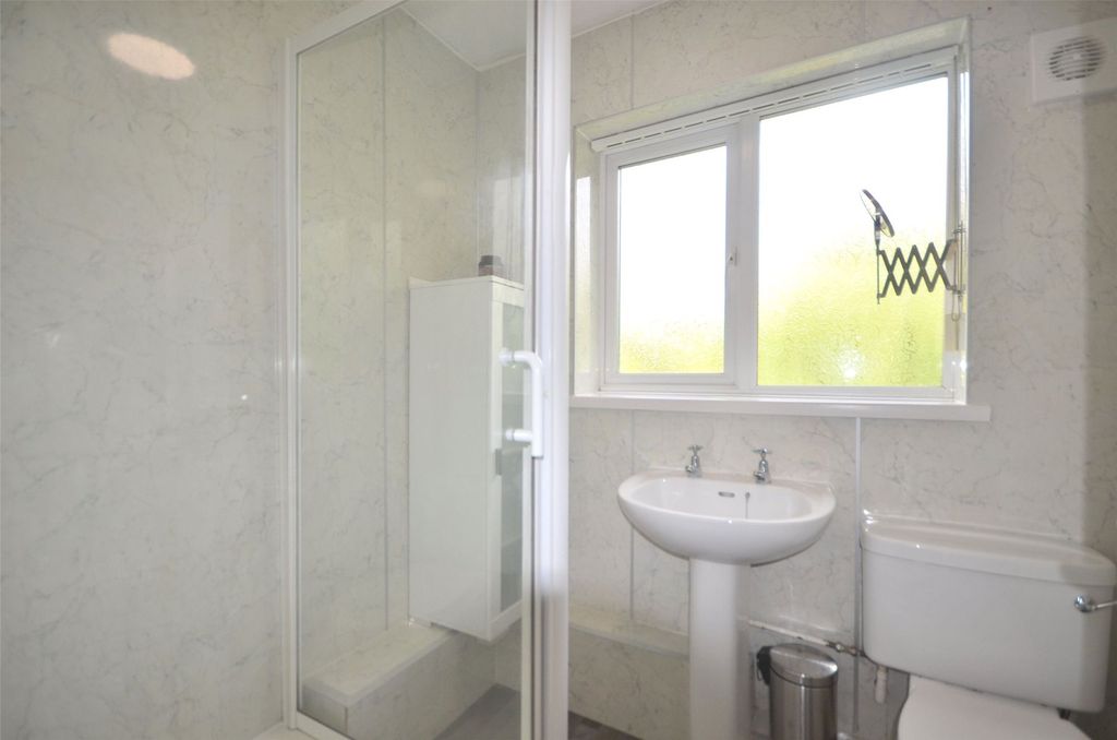 Property photo 3 of 7 Bathroom