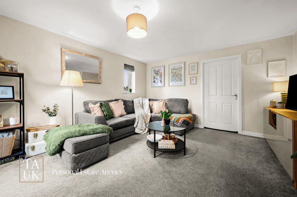 Property photo 2 of 34