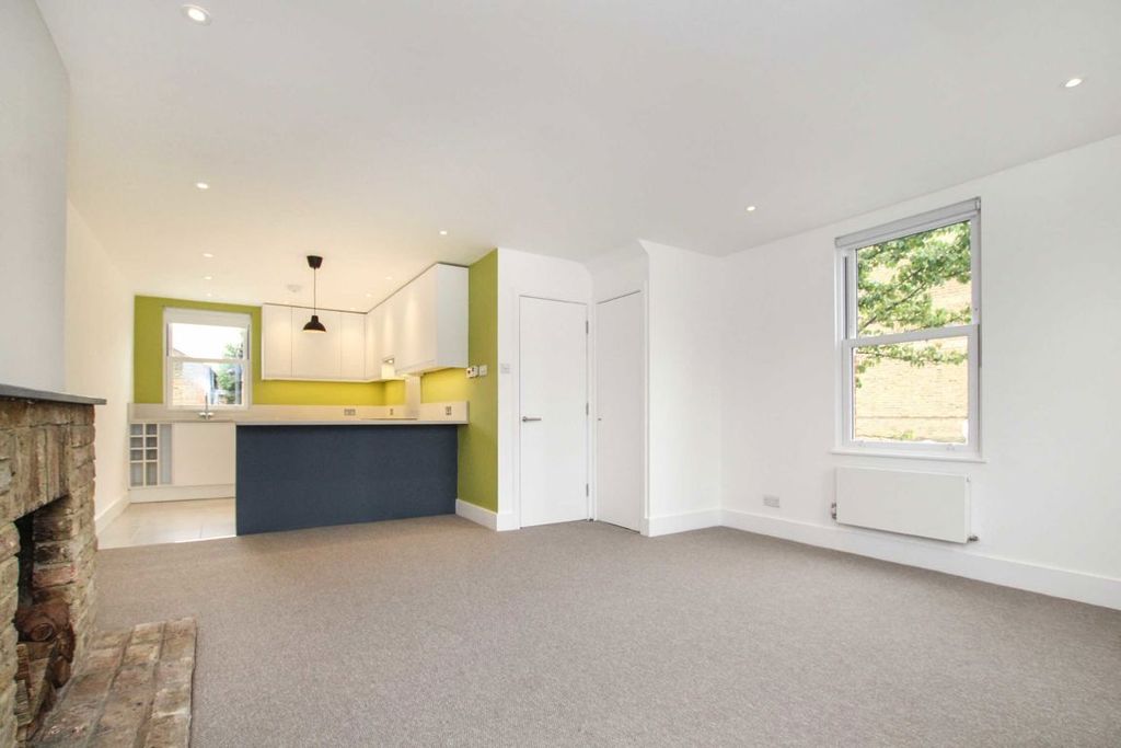 Property photo 2 of 6