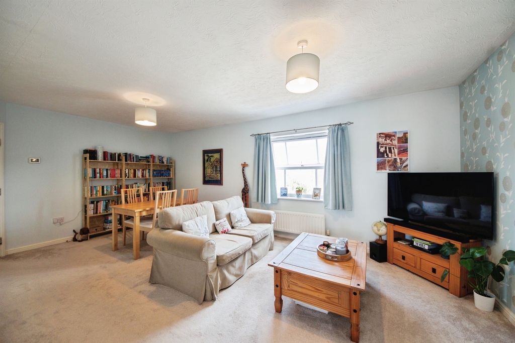 Property photo 2 of 17