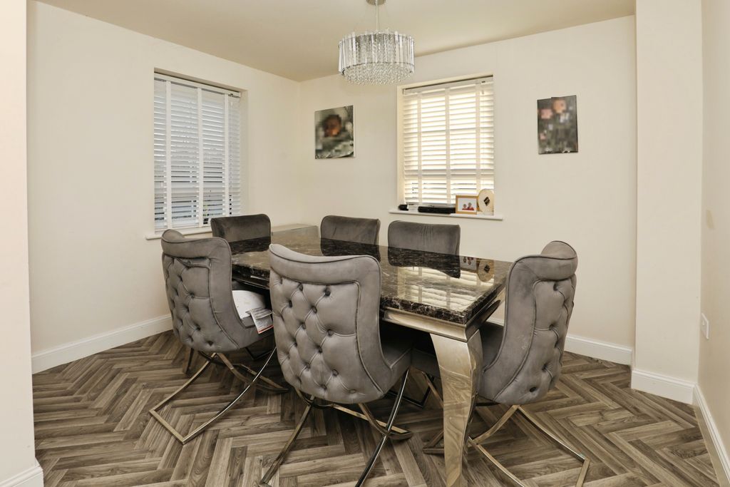 Property photo 3 of 15 Dining Room