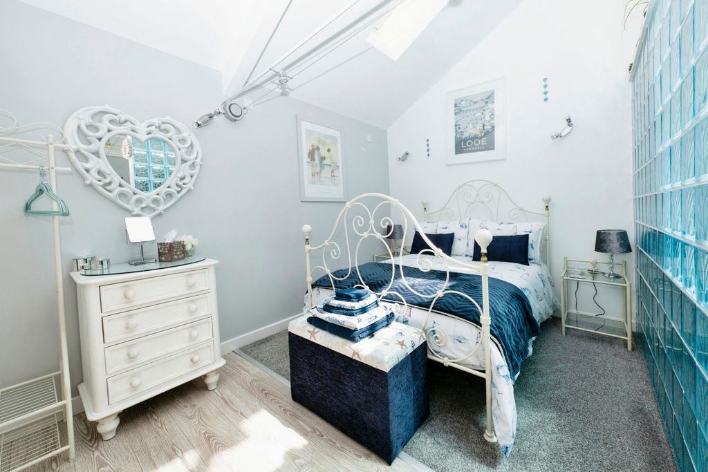 Property photo 2 of 17 Bedroom Area