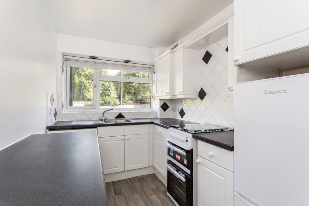 Property photo 2 of 8 Kitchen1