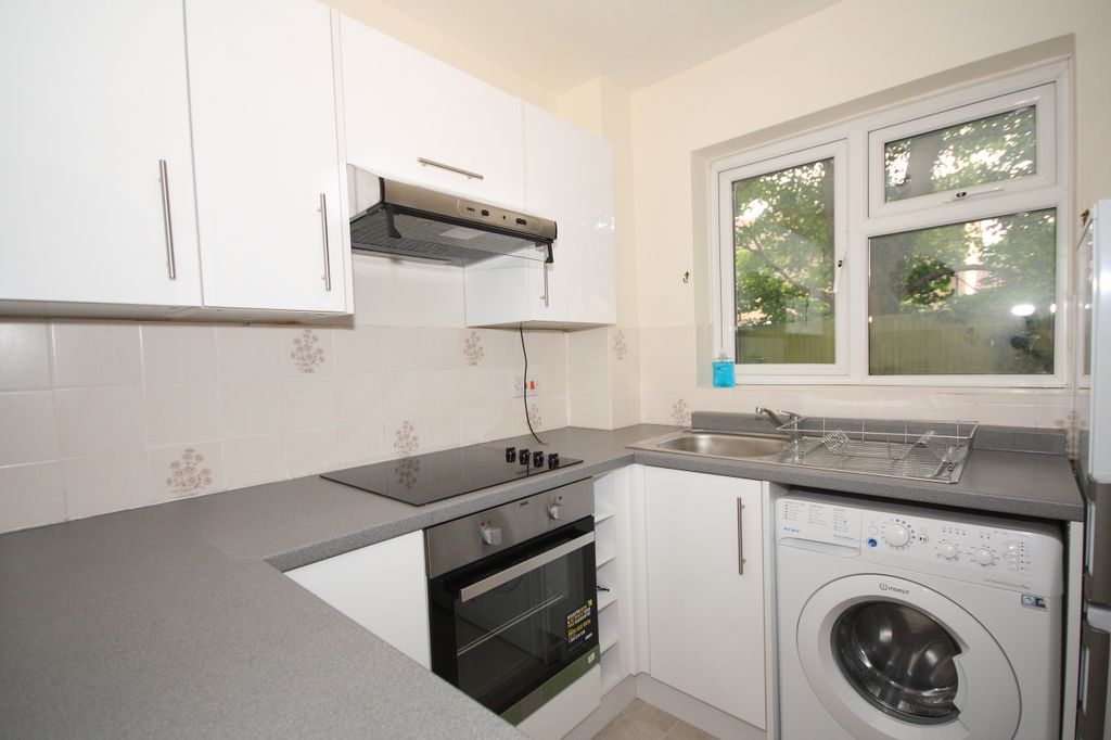 Property photo 3 of 6 Kitchen