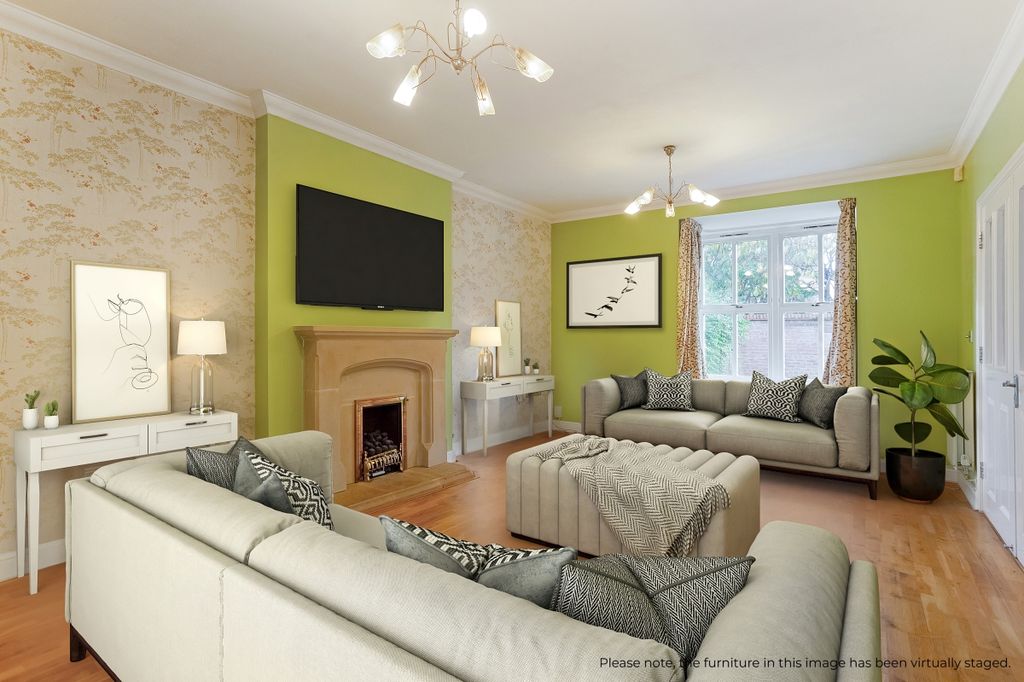 Property photo 2 of 19 32 Royal Victoria...