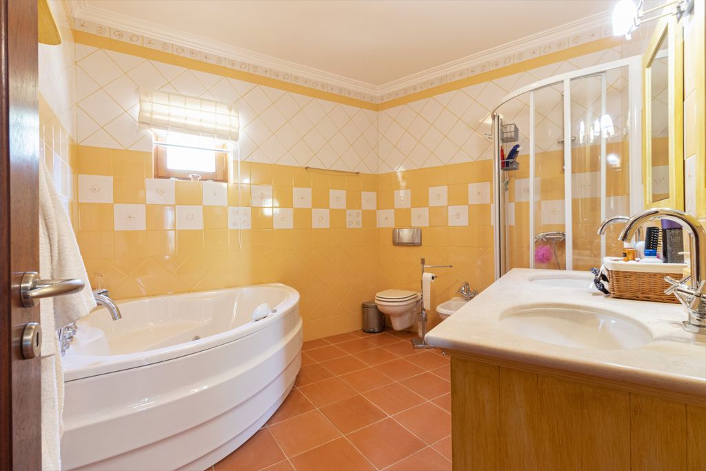 Property photo 3 of 33