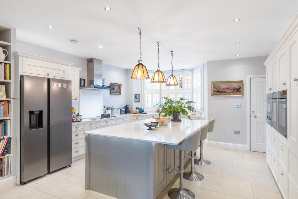 Property photo 3 of 18 Image